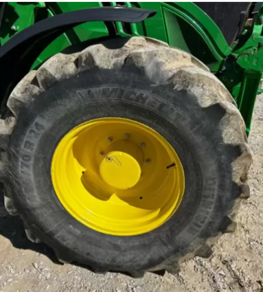 John Deere 6130 R + CHARGEUR